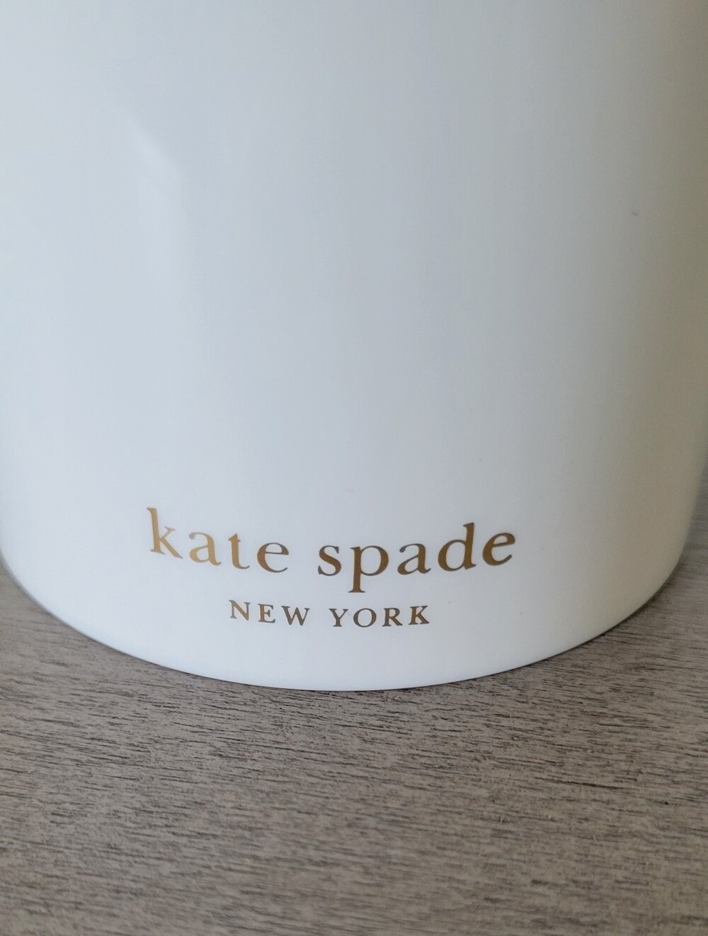 Kate Spade White Tumbler with Red and Pink Bow Design NWT - Picture 3 of 5